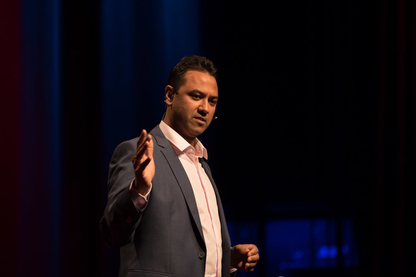 Dr Rolf Gomes Delivering His TEDx Talk On The Heart Of Australia